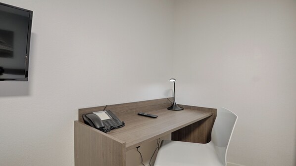 En 80-centimeters TV med Parabol-TV