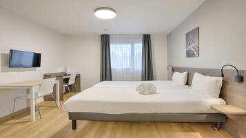 Een 80-cm televisie met satellietzenders