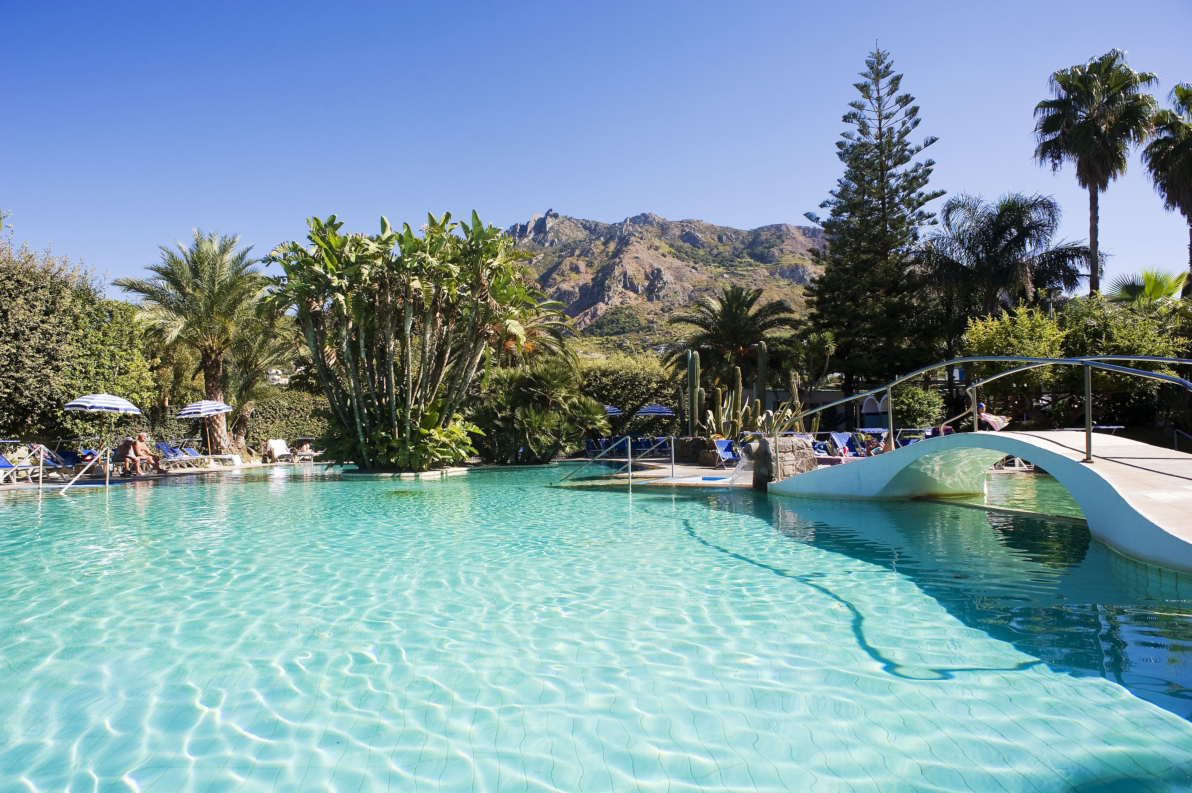 Indoor pool, 2 outdoor pools