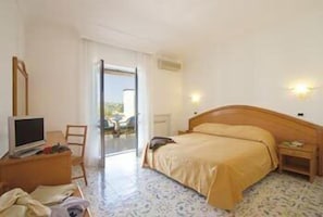 In-room safe, desk, free WiFi - Park Hotel Terme Mediterraneo (Forio)