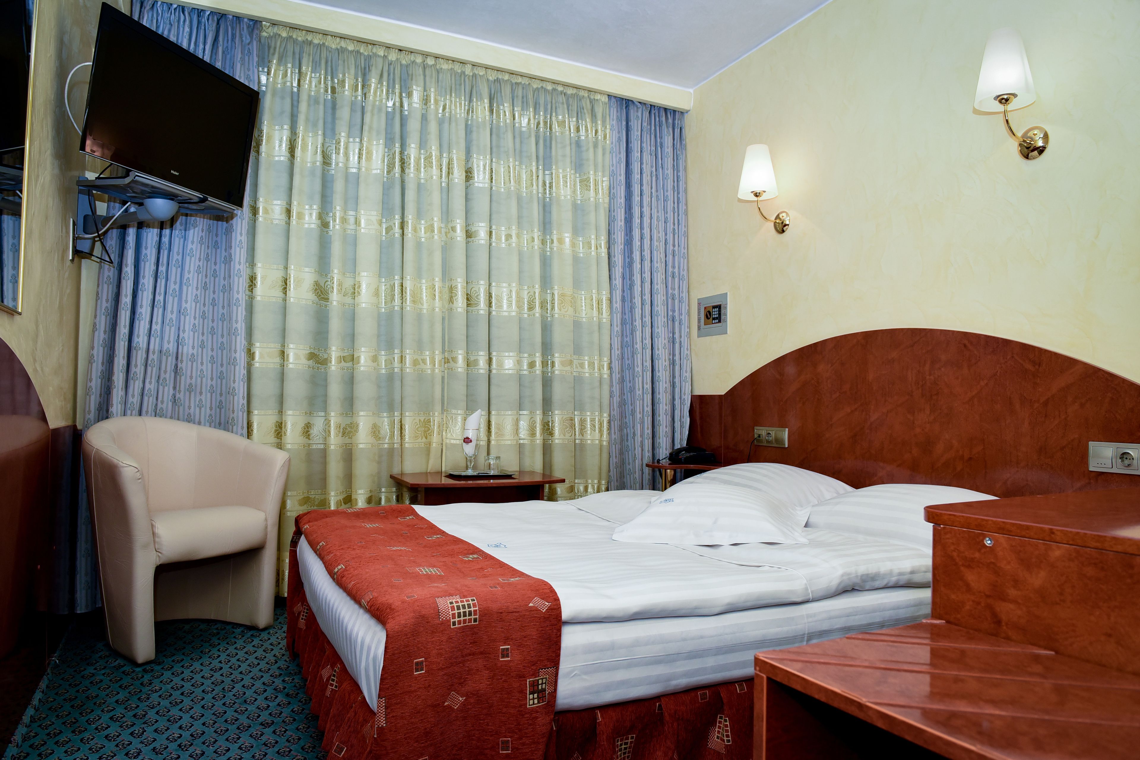 economy single room | egyptian cotton sheets, premium bedding, memory-foam beds, minibar