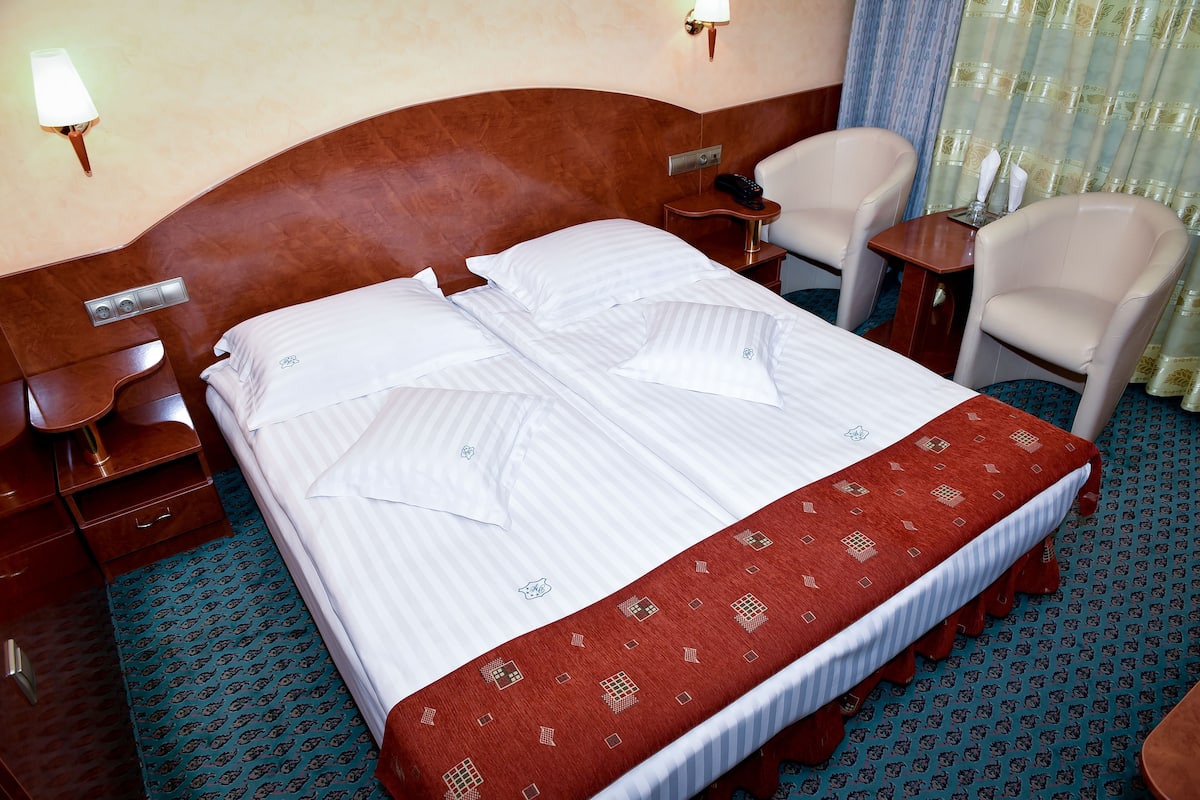 Habitación básica doble | Sábanas de algodón egipcio y ropa de cama de alta calidad 