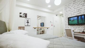 Minibar, in-room safe, individually decorated, individually furnished