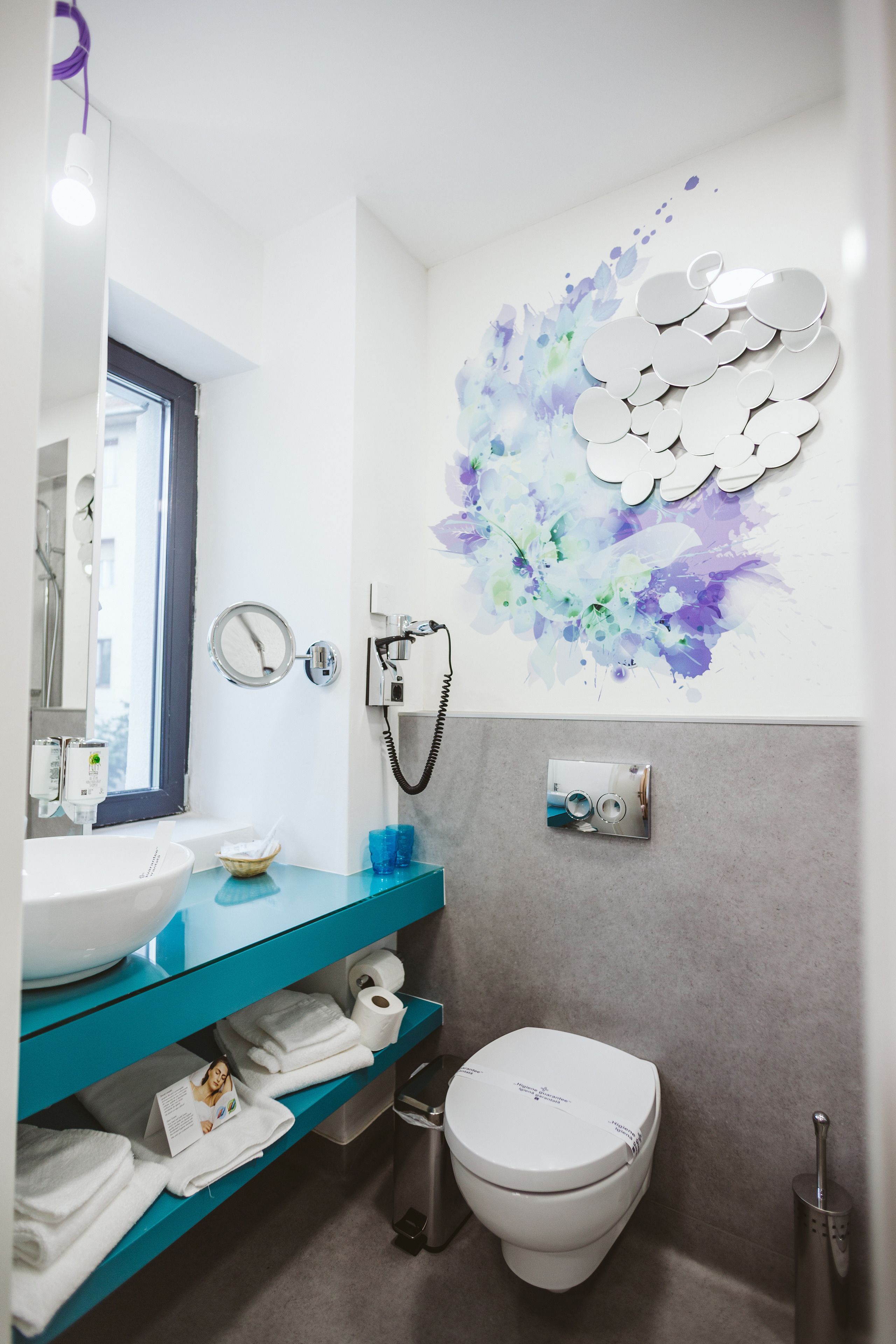 twin room | bathroom | shower, free toiletries, hair dryer, towels