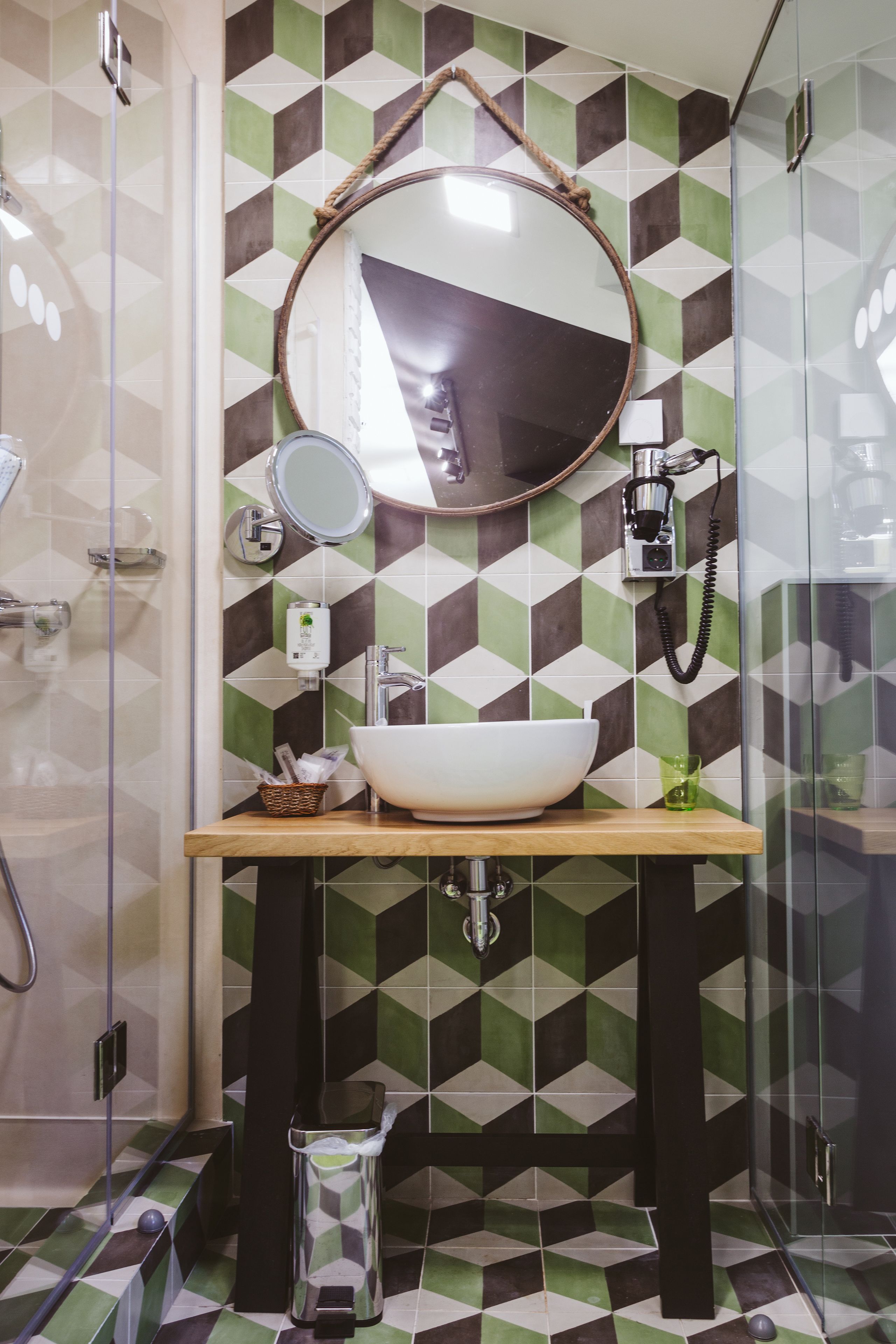 single room | bathroom | shower, free toiletries, hair dryer, towels