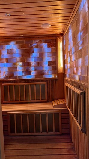 Unclassified image, 5 of 70, button