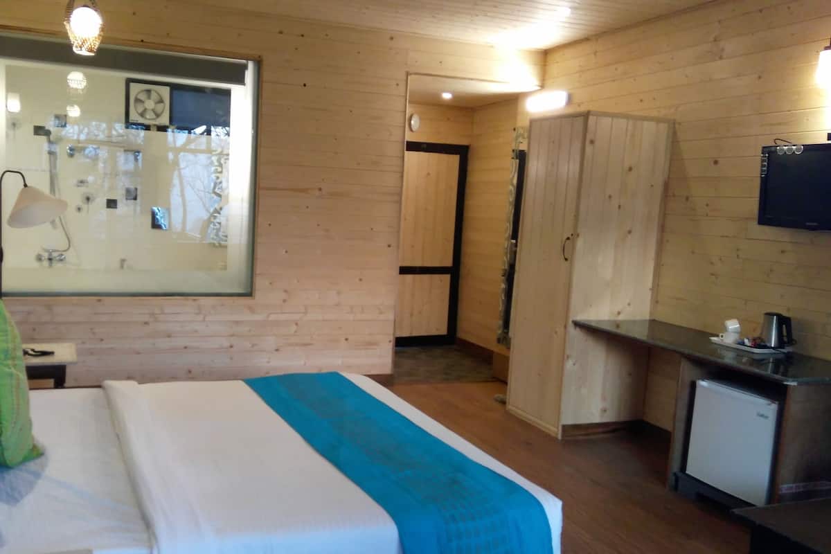 Premium Room Pool Deck Facing | Iron/ironing board, free WiFi, bed sheets