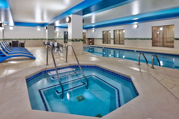 Indoor pool - Hampton Inn & Suites Flint/Grand Blanc (Flint)