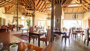 2 restaurants; breakfast, lunch, and dinner served