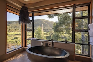 Deep-soaking bathtub - Botlierskop Private Game Reserve (Klein Brak River)