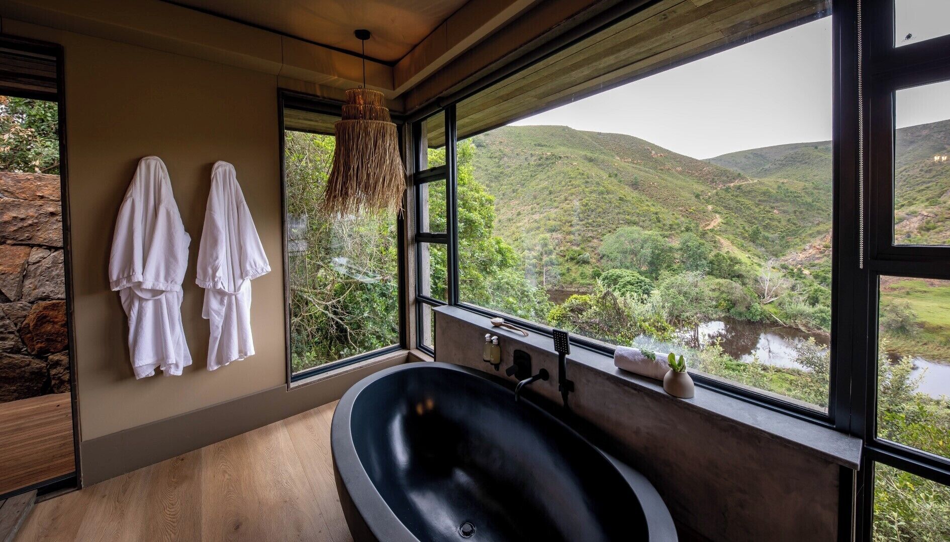 Separate tub and shower, deep soaking tub, free toiletries, hair dryer