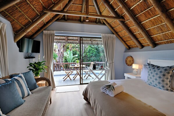 خزنة داخل الغرفة وبديكورات فريدة لكل غرفة وطراز فريد لكل وحدة ومكتب