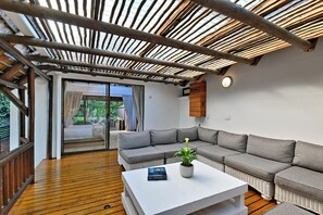 Family Room | In-room safe, individually decorated, individually furnished, desk