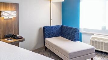 In-room safe, laptop workspace, blackout drapes, iron/ironing board