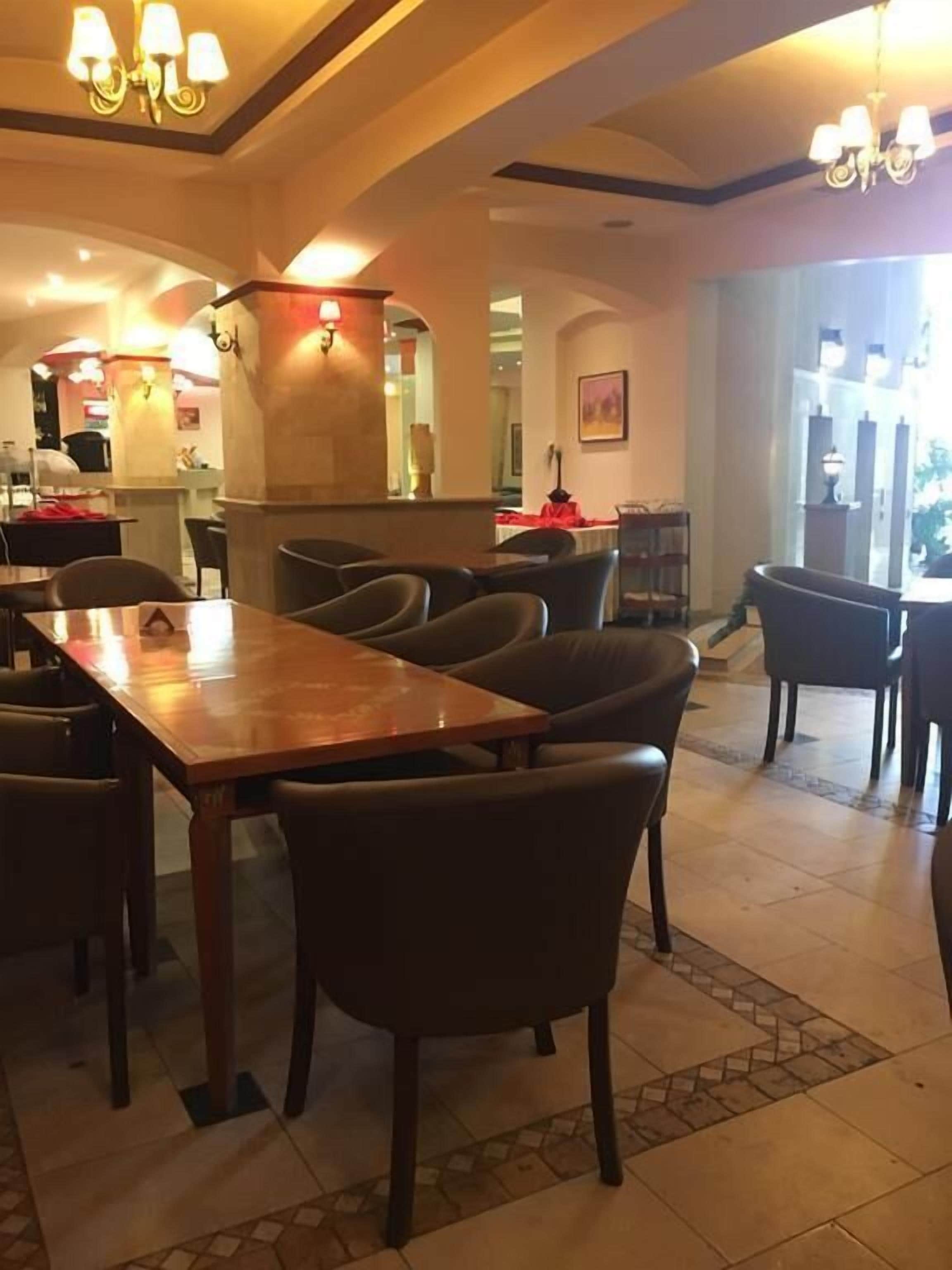 Petit déjeuner buffet compris