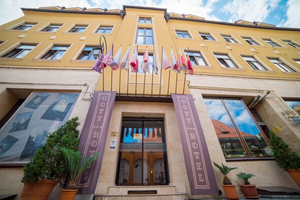 Outdoor dining - Hotel Gott (Brasov)