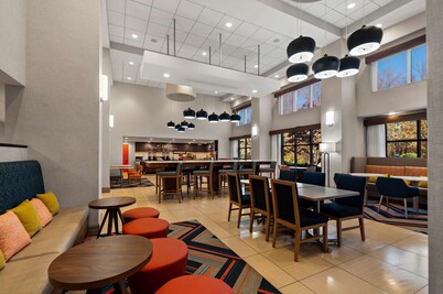 Hampton Inn & Suites Fort Belvoir Alexandria South