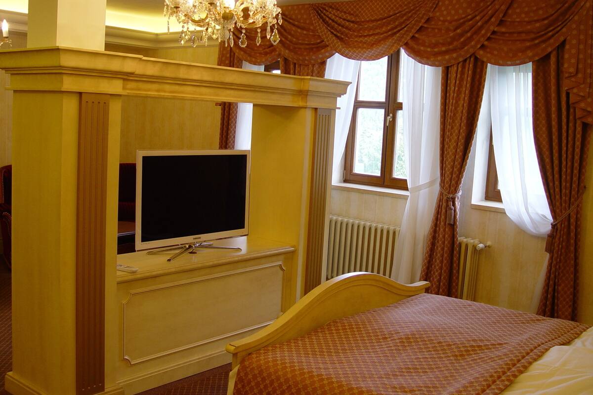 Junior Suite, 1 Double Bed with Sofa bed (Spa access) | Hypo-allergenic bedding available, minibar, in-room safe, desk