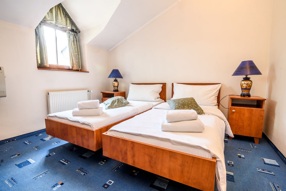 Ropa de cama de alta calidad y minibar