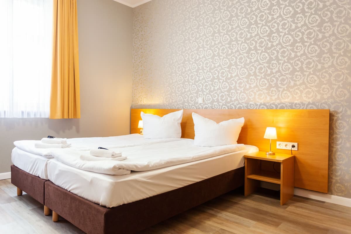Double Room | 1 bilik tidur, peti besi dalam bilik, meja, ruang kerja komputer riba