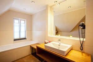 Deluxe Suite, 1 Bedroom, Bathtub, Resort View | Bathroom | Hair dryer, towels