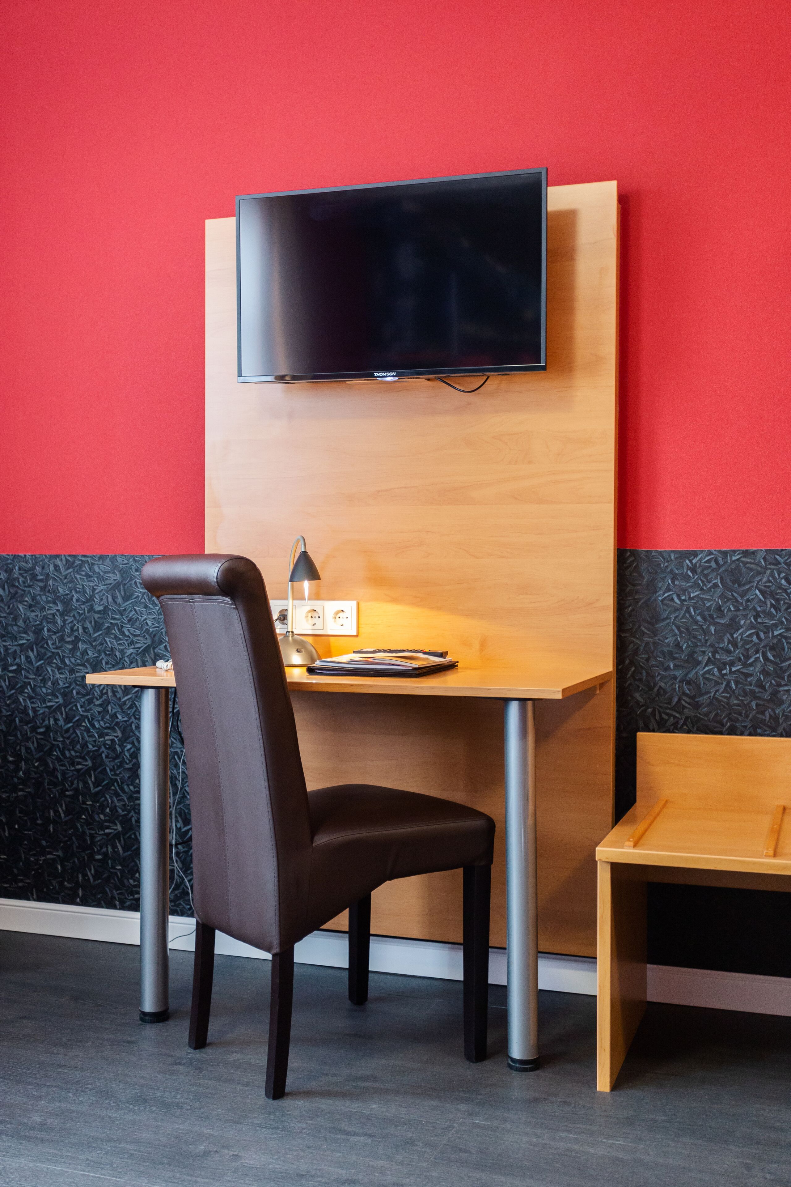 double room | living area | flat-screen tv