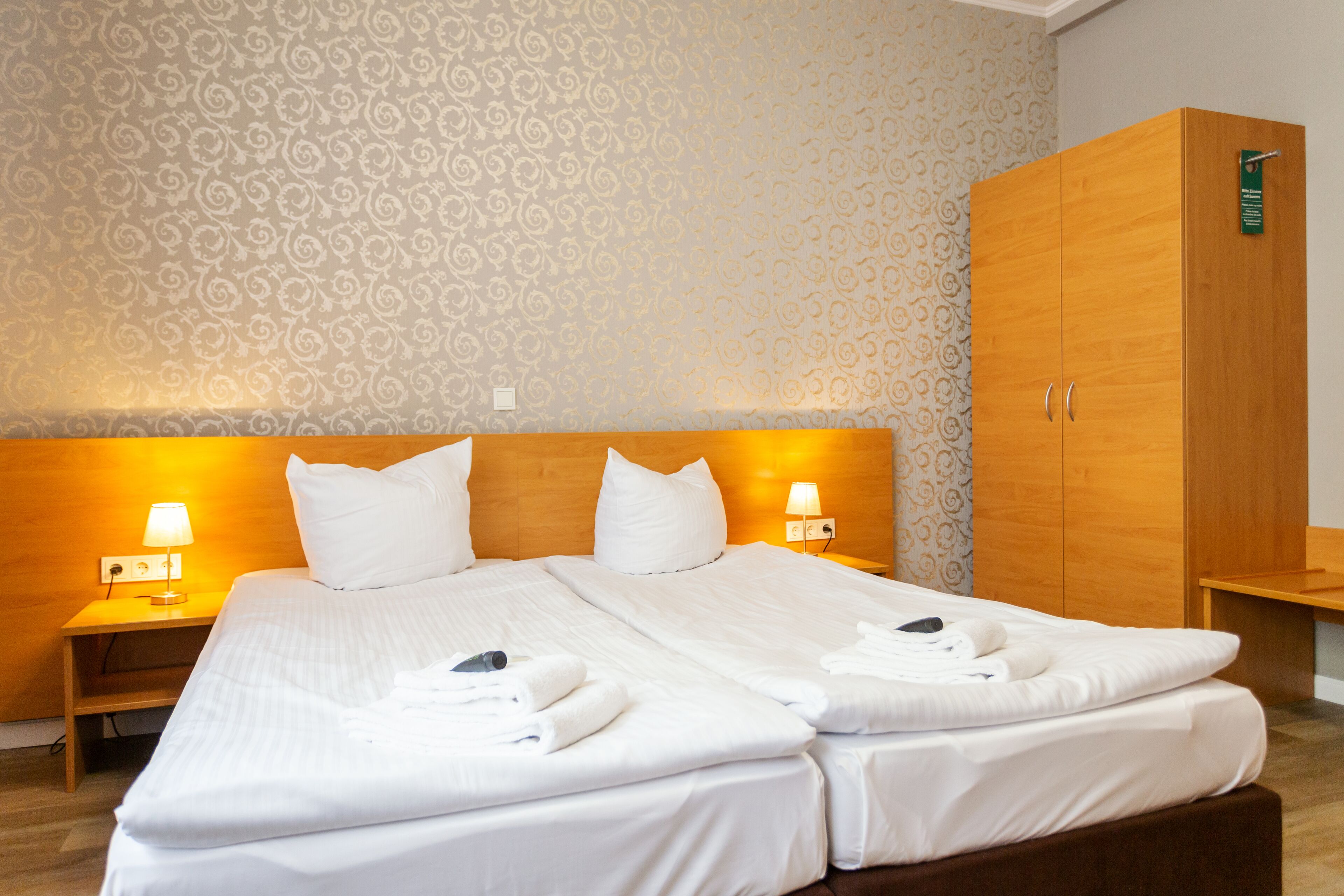 double room | 1 bedroom, in-room safe, desk, laptop workspace