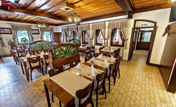 Lunch and dinner served, Regional cuisine