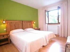 Double Room | Individually decorated, blackout drapes, free WiFi, bed sheets