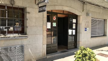 Pintu masuk properti