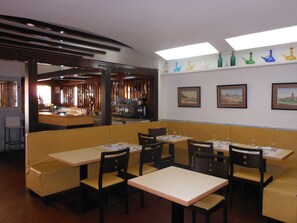 Café da manhã continental todos os dias (EUR 5.50 por pessoa)