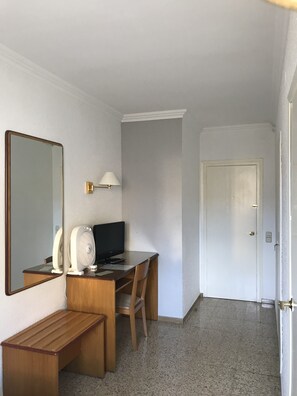 Single Room | Room amenity - Can Pou (Vidreres)