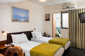 1 chambre, coffres-forts dans les chambres, bureau