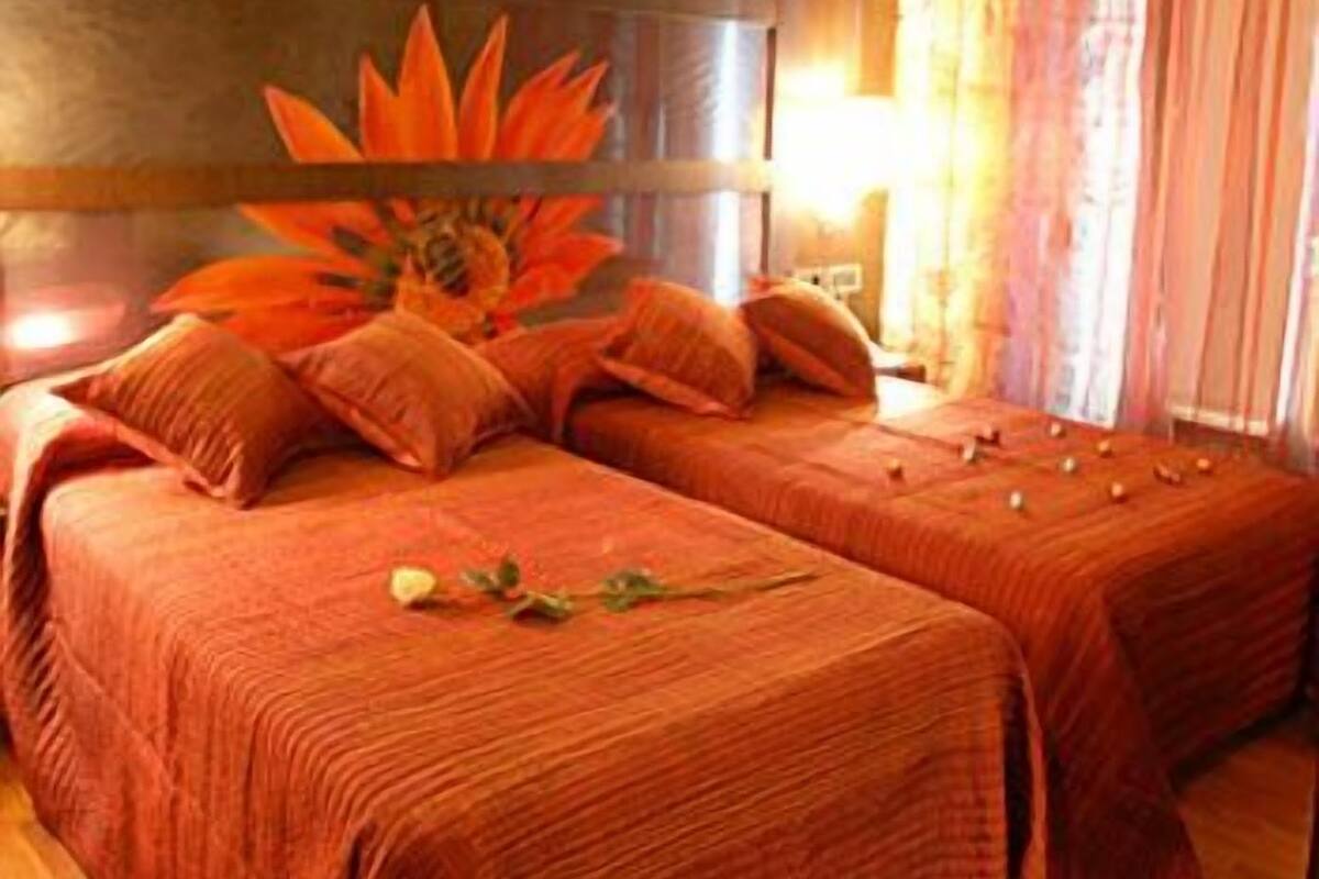 Minibar, bàn, phòng cách âm, giường gấp/giường phụ