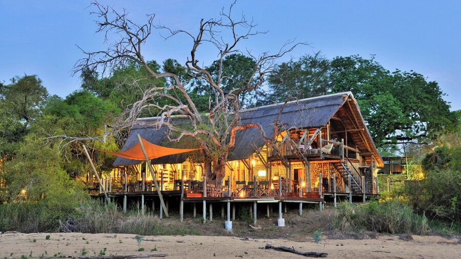 Rhino Post Safari Lodge