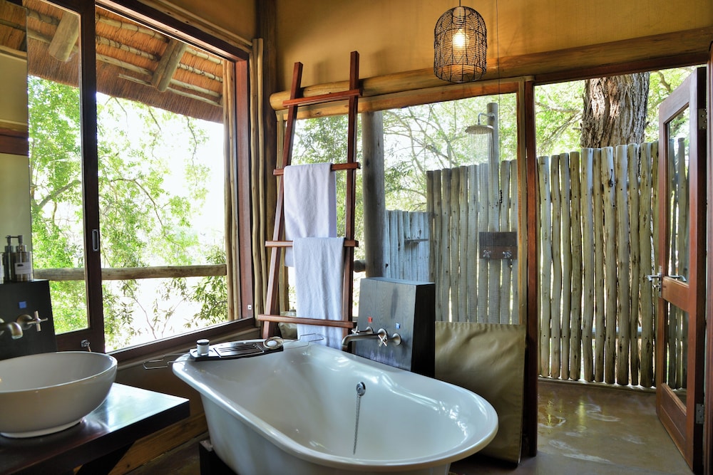 Rhino Post Safari Lodge by null