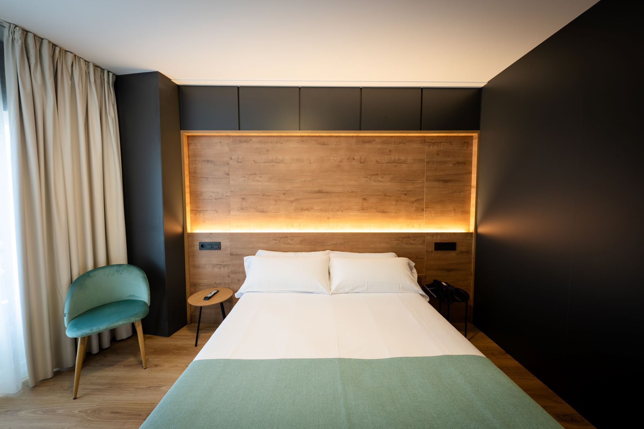 1 bedroom, in-room safe, desk, blackout curtains