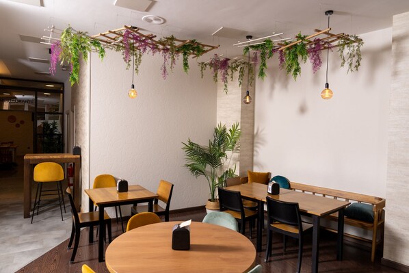 Breakfast, lunch and dinner served  - Hotel Oca Insua (Cee)