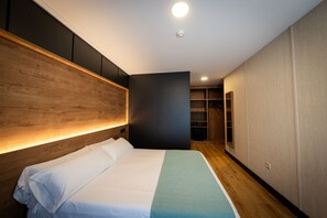 1 bedroom, in-room safe, desk, blackout curtains