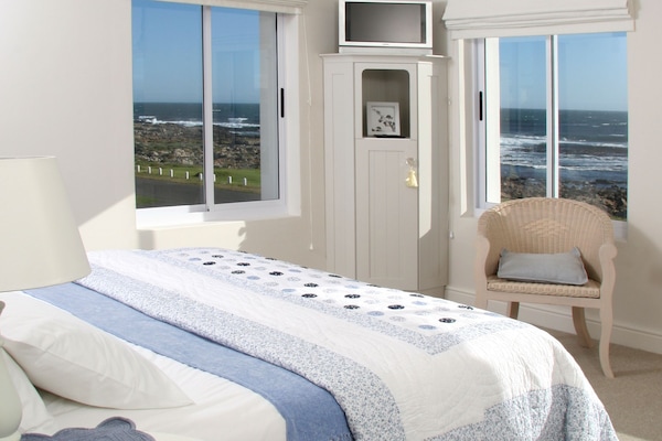 Superior Room (Oyster) | Premium bedding, in-room safe, individually decorated