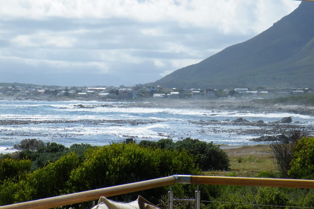 138 Marine Beachfront Guesthouse
