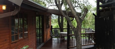 Cabane Familiale, 1 chambre, accès piscine, côté jardin | Terrasse/Patio