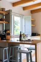 Espresso maker, coffee/tea maker