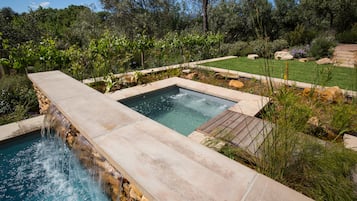 2 outdoor pools, pool umbrellas, pool loungers