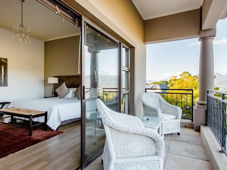 Kahden hengen huone | Allergiatestatut vuodevaatteet, tallelokero huoneessa, työpöytä