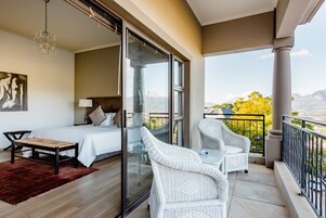 Double Room | Hypo-allergenic bedding, in-room safe, desk, iron/ironing board