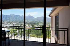 Standard Single Room | Hypo-allergenic bedding, in-room safe, desk, iron/ironing board - Belmonte Guesthouse (Paarl)