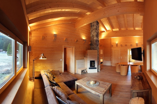 Bungalow | Living room | LCD TV