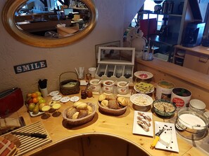 Daily buffet breakfast for a fee