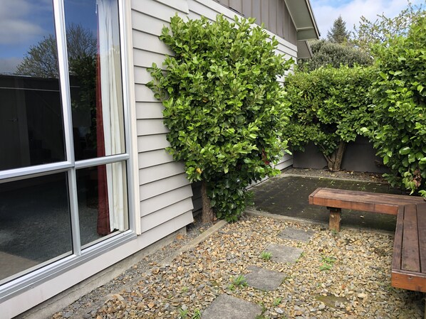 3 Bedroom Apartment with 2 Showers and Full Kitchen | Terrace/patio